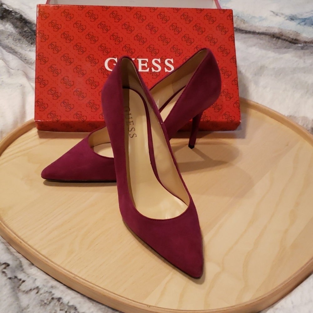 Size 7 Guess heels